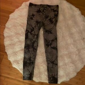 SHEIN Black and Gray Patterned Butt Scrunch Leggings. Never Worn